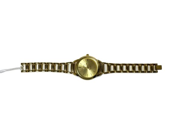 Add elegance to your style with this Elegant Women's Watch, designed for modern women who love fashion and sophistication. Perfect for daily wear, office, and special occasions.
