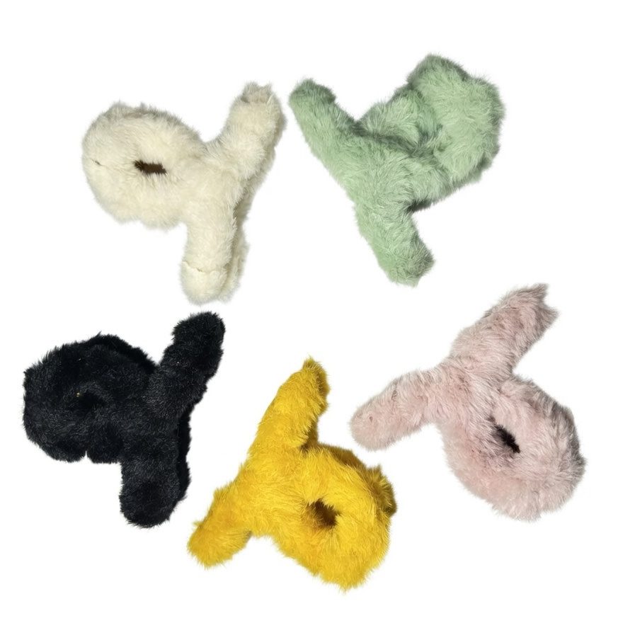 Add a stylish touch to your hairstyle with this Elegant Hair Clip for Women. Designed for daily wear and special occasions, this fashionable clip provides a secure hold while enhancing your overall look.
